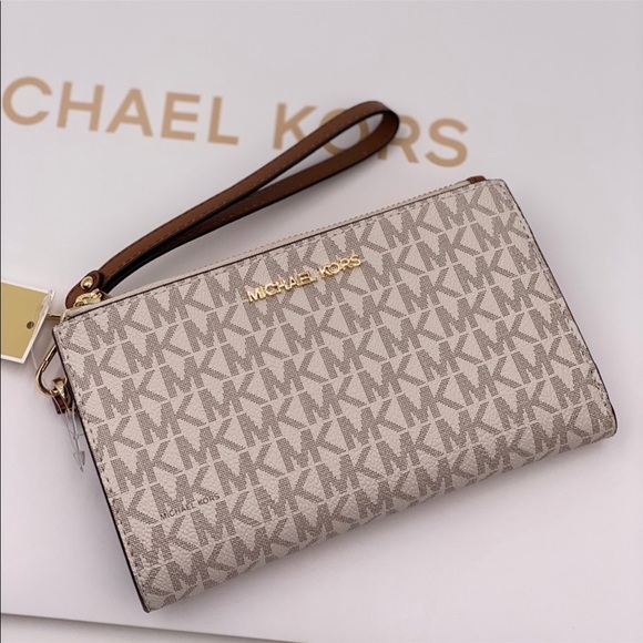 Michael Kors Handbags - Michael Kors Phone Case Wallet DoubleZip Vanilla